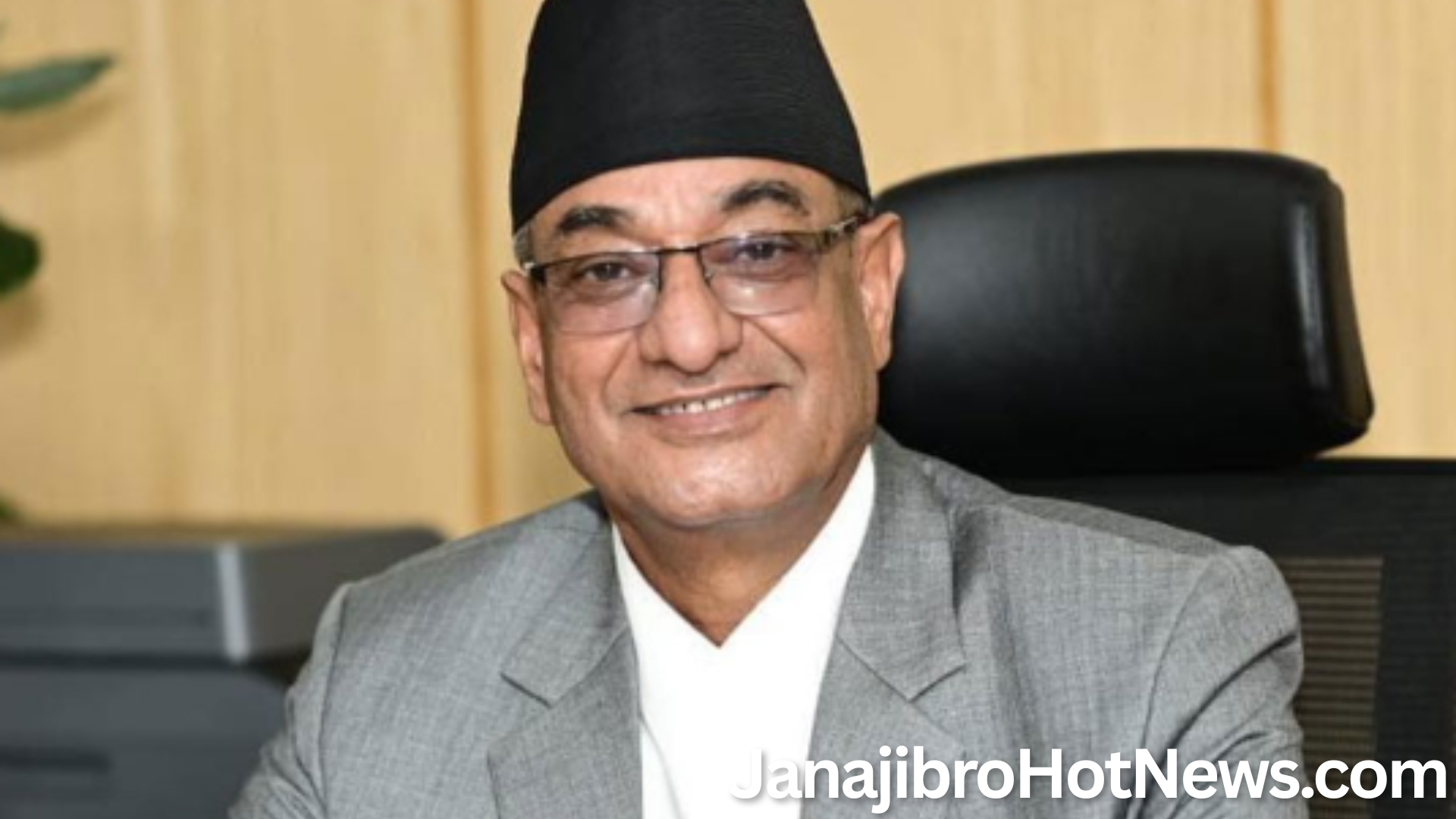 जेनजी आन्दोलनपछि पूर्वगृहमन्त्री रमेश लेखक पत्रकार सम्मेलन गर्दै