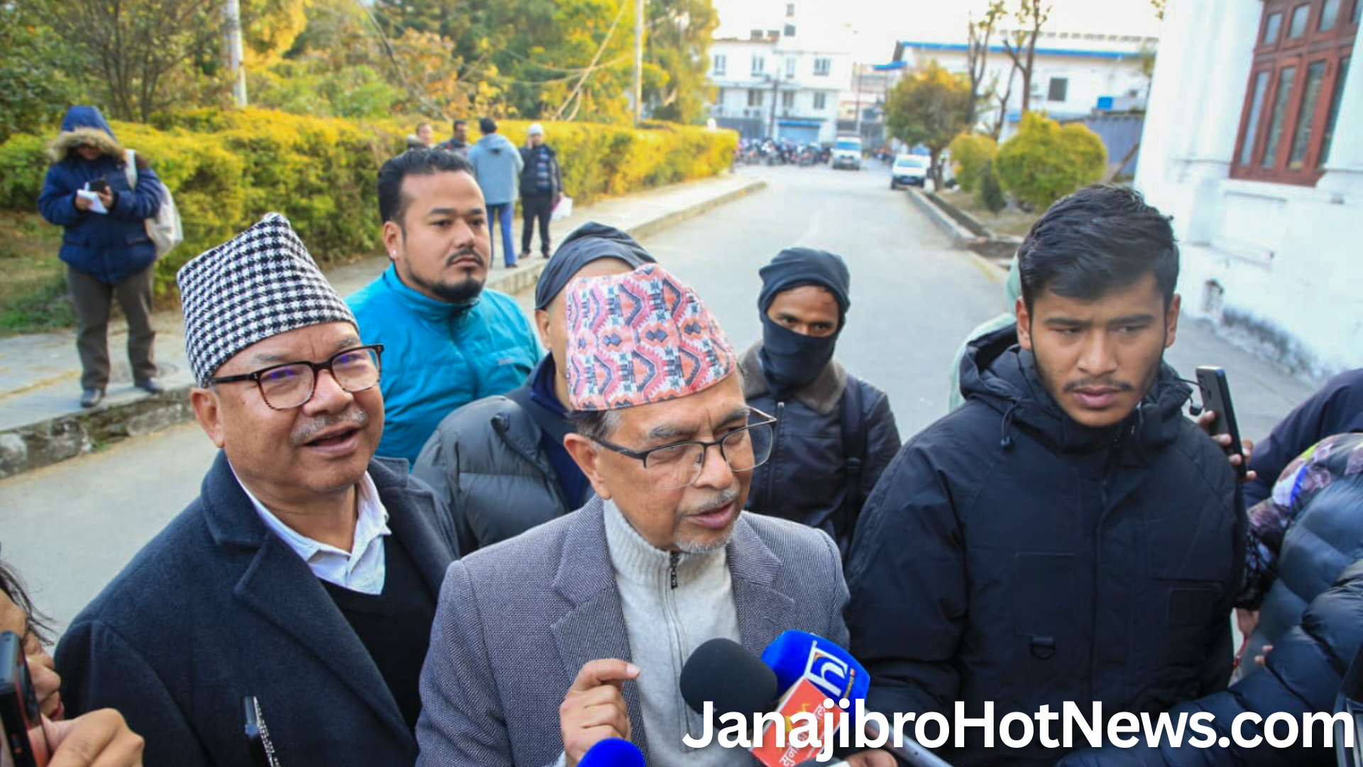 २१ फागुन प्रतिनिधिसभा निर्वाचन: समानुपातिक बन्दसूची बुझाउन दलका नेताहरु आयोगमा जमघट