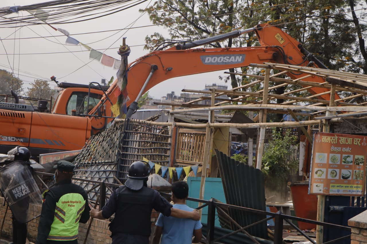 सरकारले भत्कायो सुकुम्बासीका १२७२ घर टहरा।